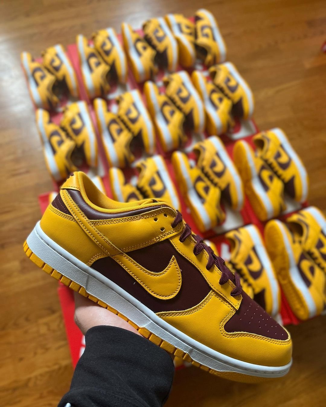 Authentic Nike Sneakers Pallet - Image 2