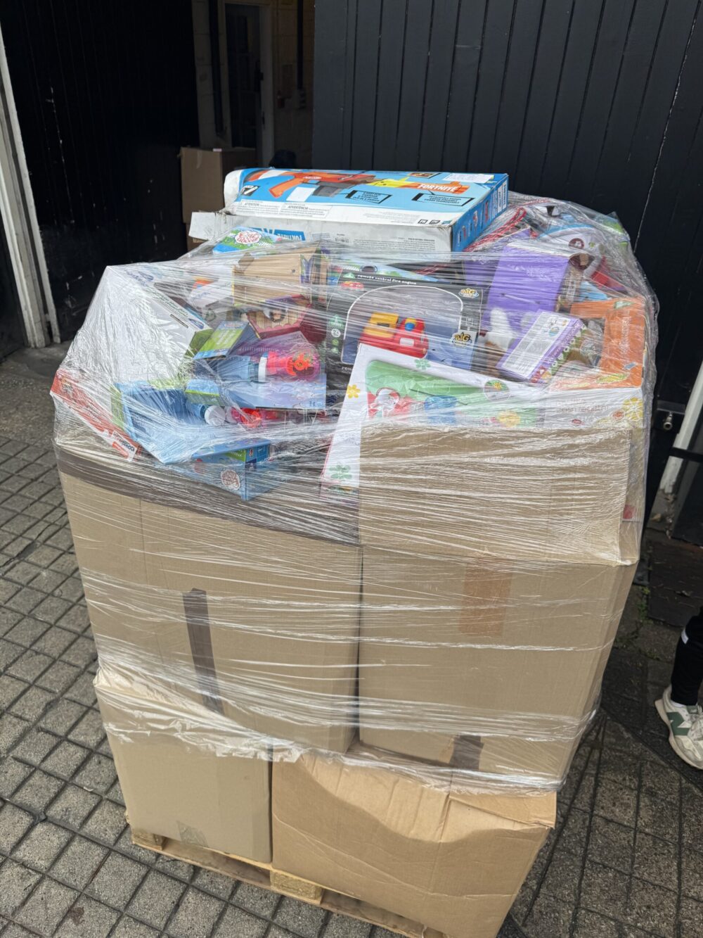 Return toy pallets